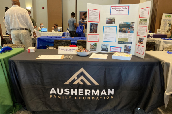 Hood Intern Fair 600x400 Hood Intern Fair 600×400